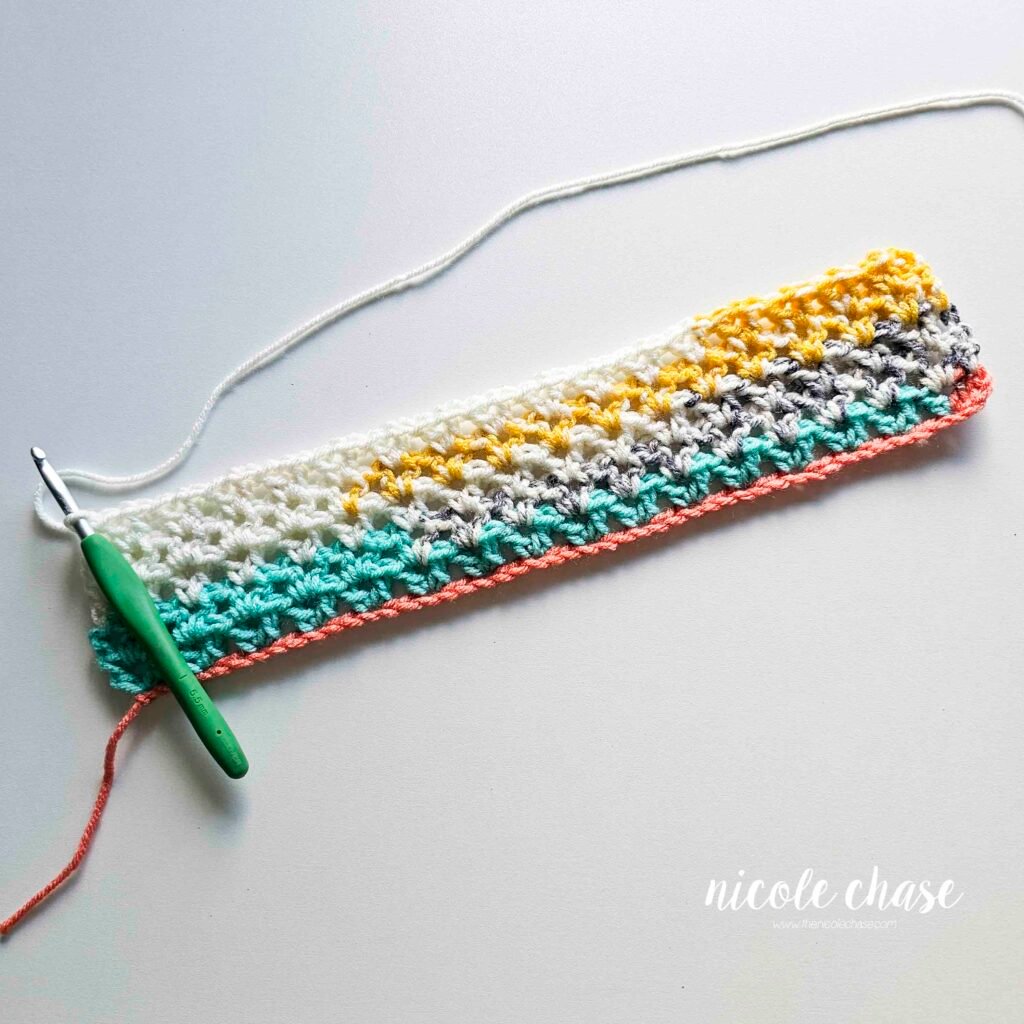 The completed section of V stitches (R1-5) of the easy crochet cowl pattern.