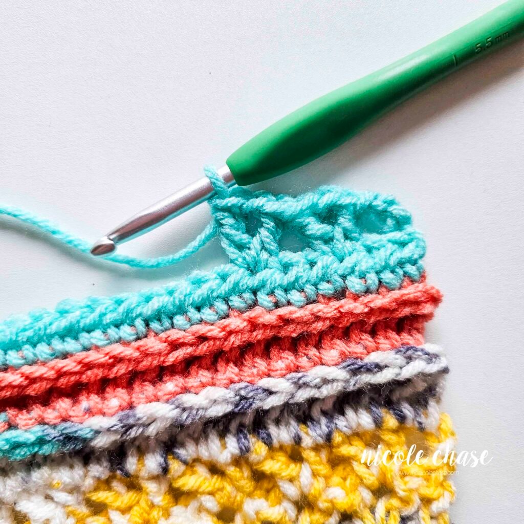 Working R11 of this neck warmer cowl crochet pattern, part 5.