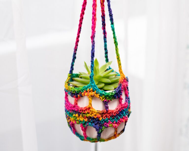 Small Plant Hanger – Free Crochet Pattern