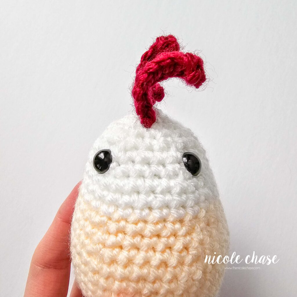 comb attached to the top of the head of the crochet chicken