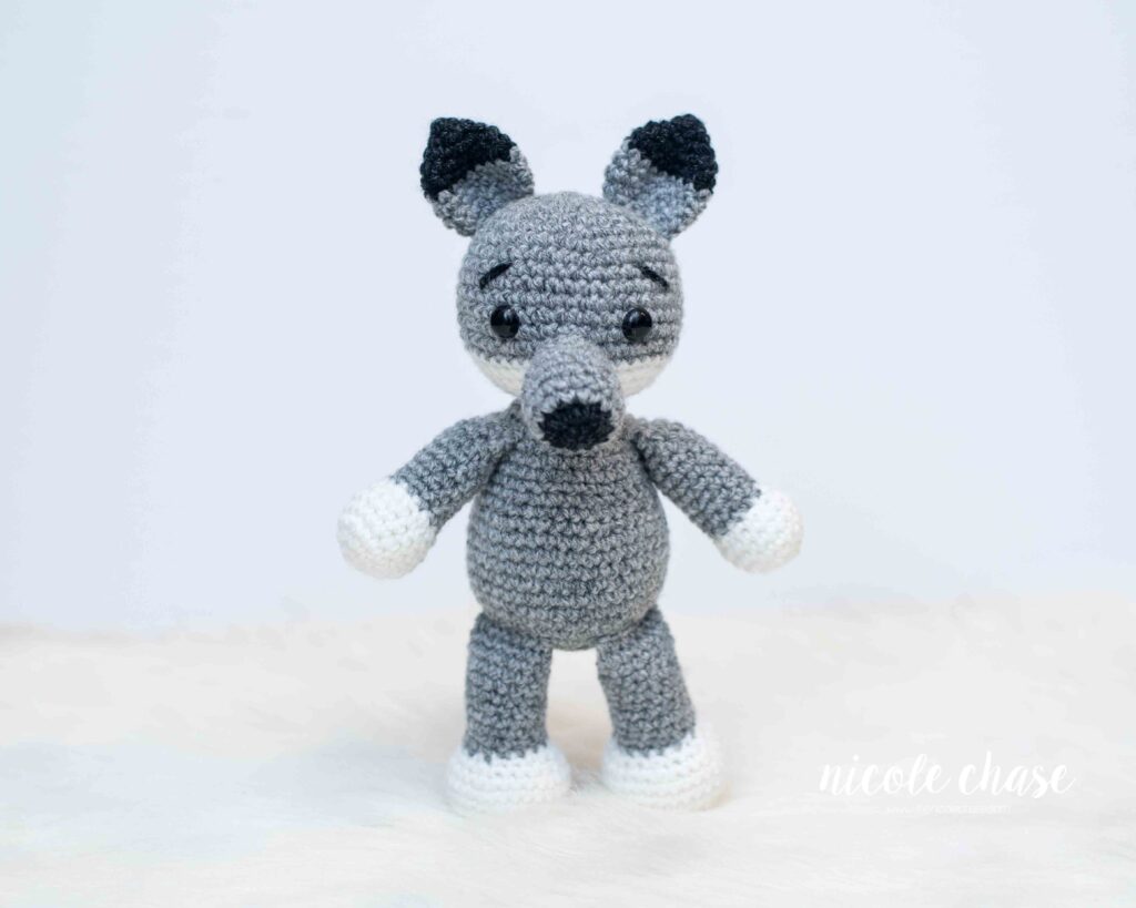 free wolf crochet pattern in a standing position