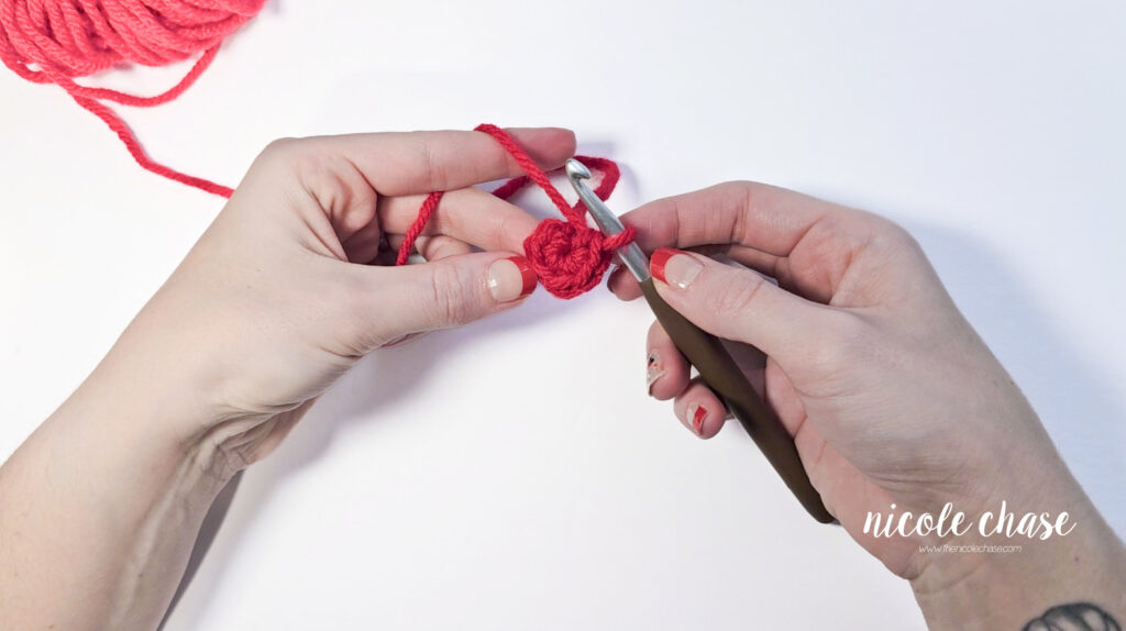 learn how to crochet amigurumi using the magic ring