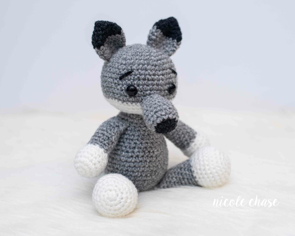 free wolf crochet pattern for Walter the Wolf amigurumi