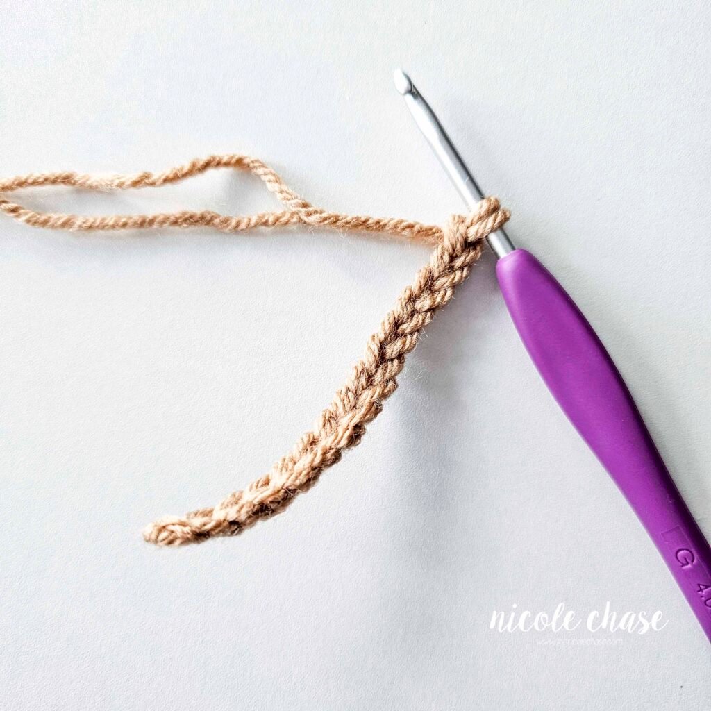 Crocheting the tail piece for the amigurumi mouse, part 3,