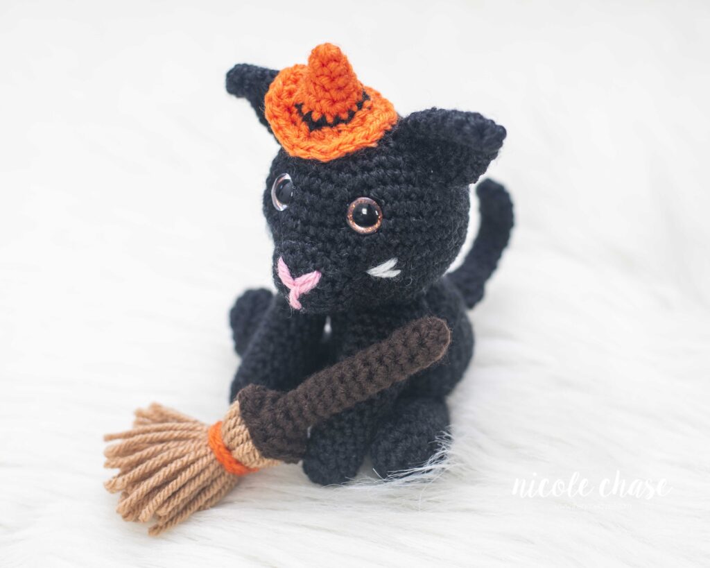 black cat crochet pattern for halloween