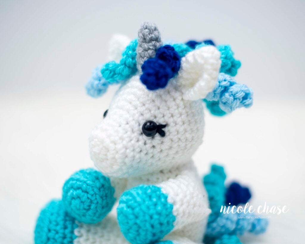 amigurumi unicorn with eyelashes