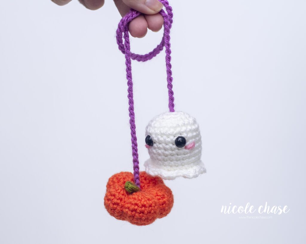 free pumpkin crochet pattern and free ghost crochet pattern combined to make a car charm