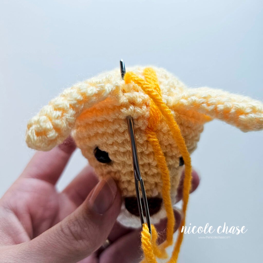 Embroidering the second stripe on the cat crochet pattern, step 2. 