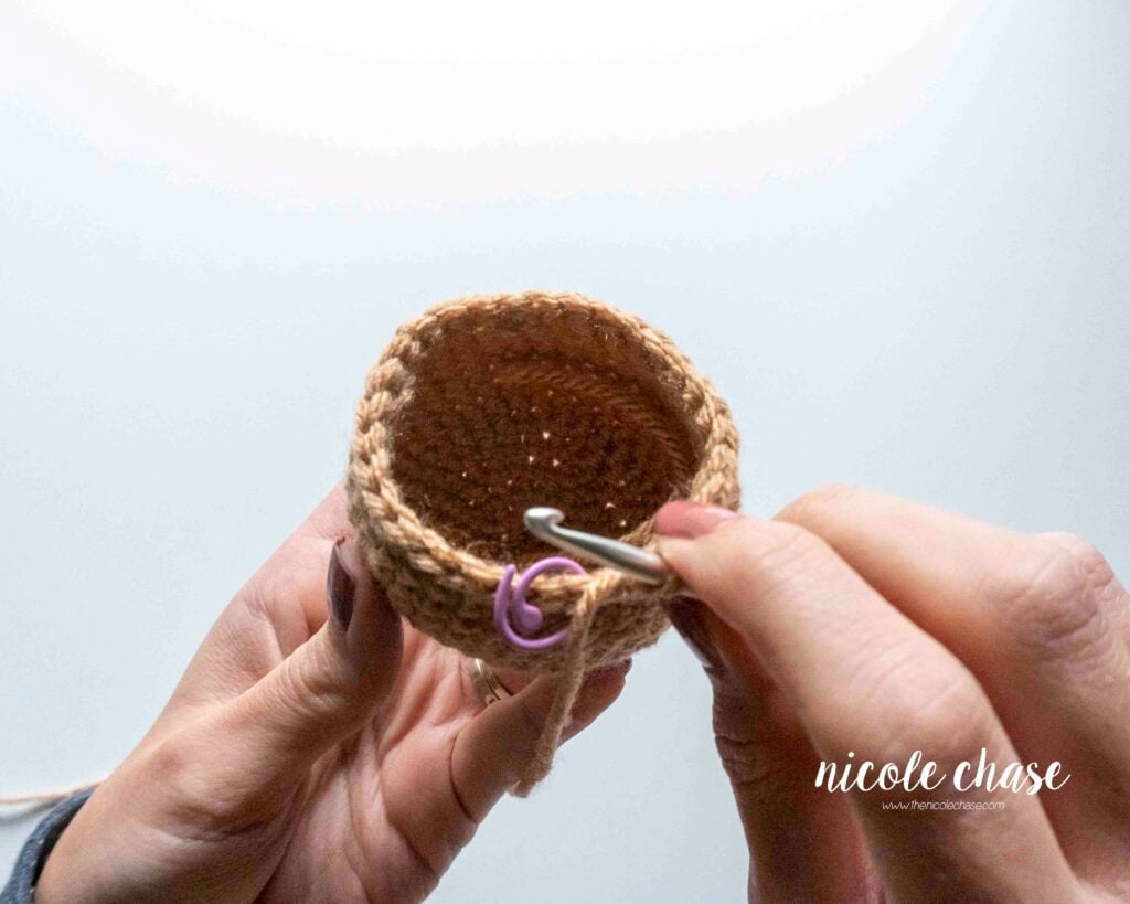 View of the decreasing round from the top, demonstrating that space is not restricted to continue with decreasing.