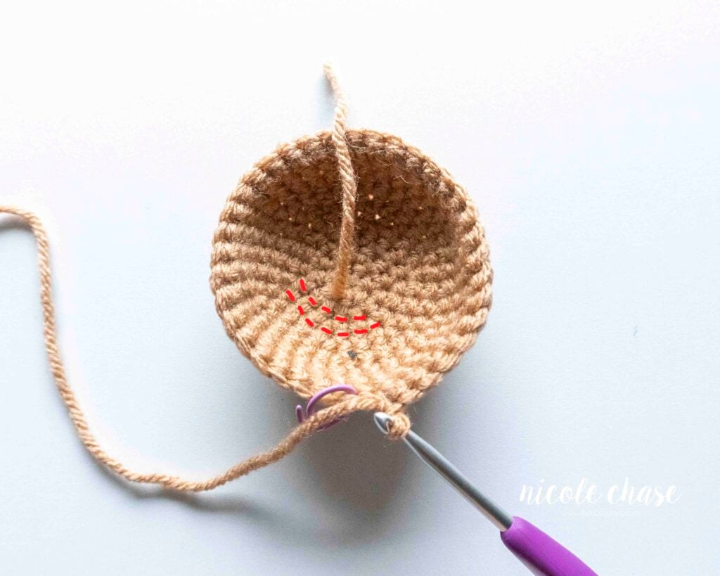 Close-up of the wrong side of single crochet fabric showing the bumpy texture and highlighted diagonal dash bars. Essential visual guide for identifying right side vs wrong side crochet in amigurumi.