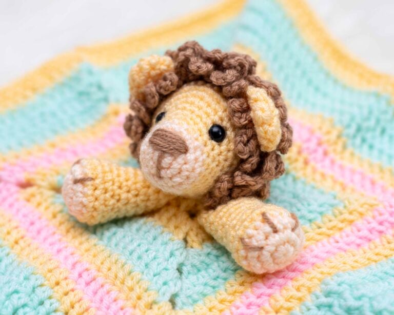 Hug Me Lion Lovey – Free Crochet Pattern