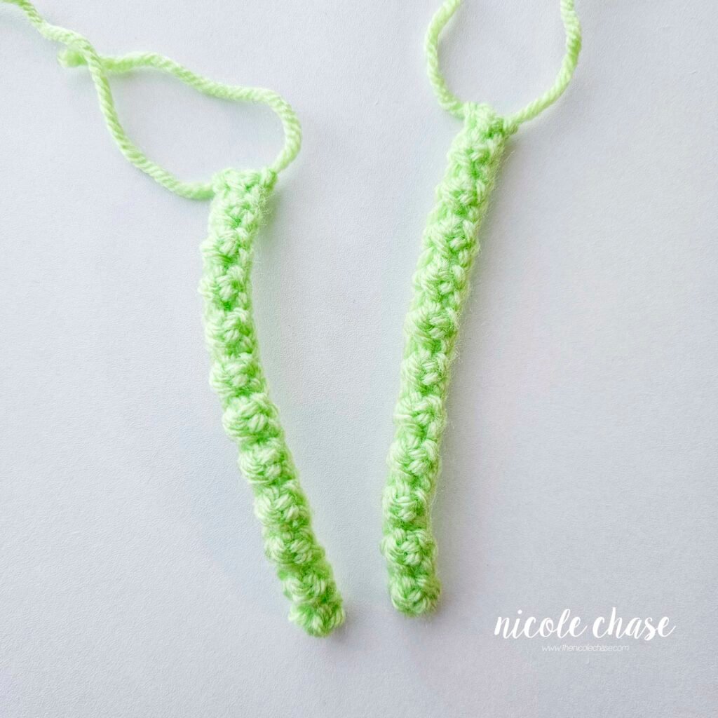 The two bumpy ridges of the crochet alligator pattern.