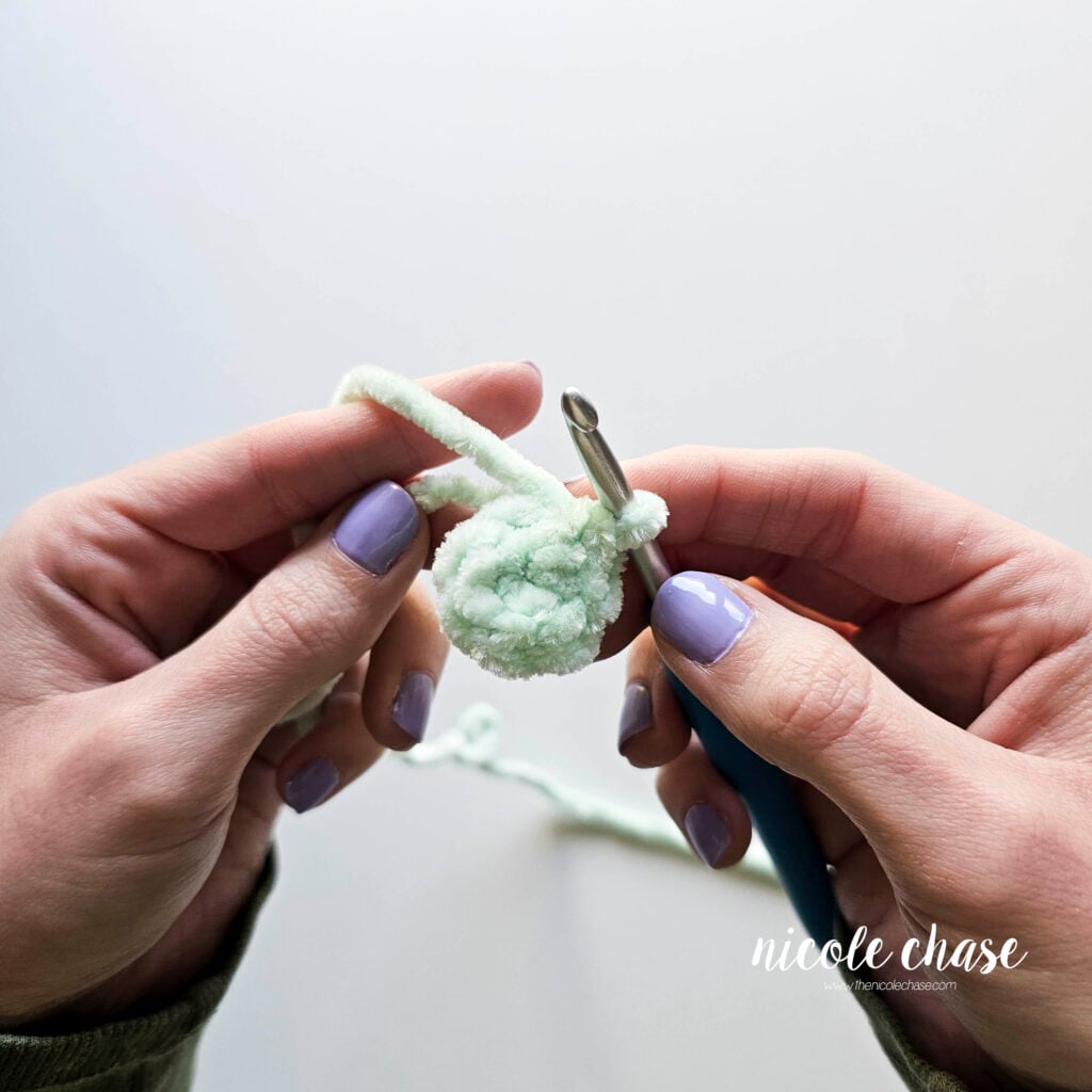 The starting stitches were worked into the first chain, just as you would with a magic ring, in order to prevent breakage with plush yarns for this magic ring alternative.