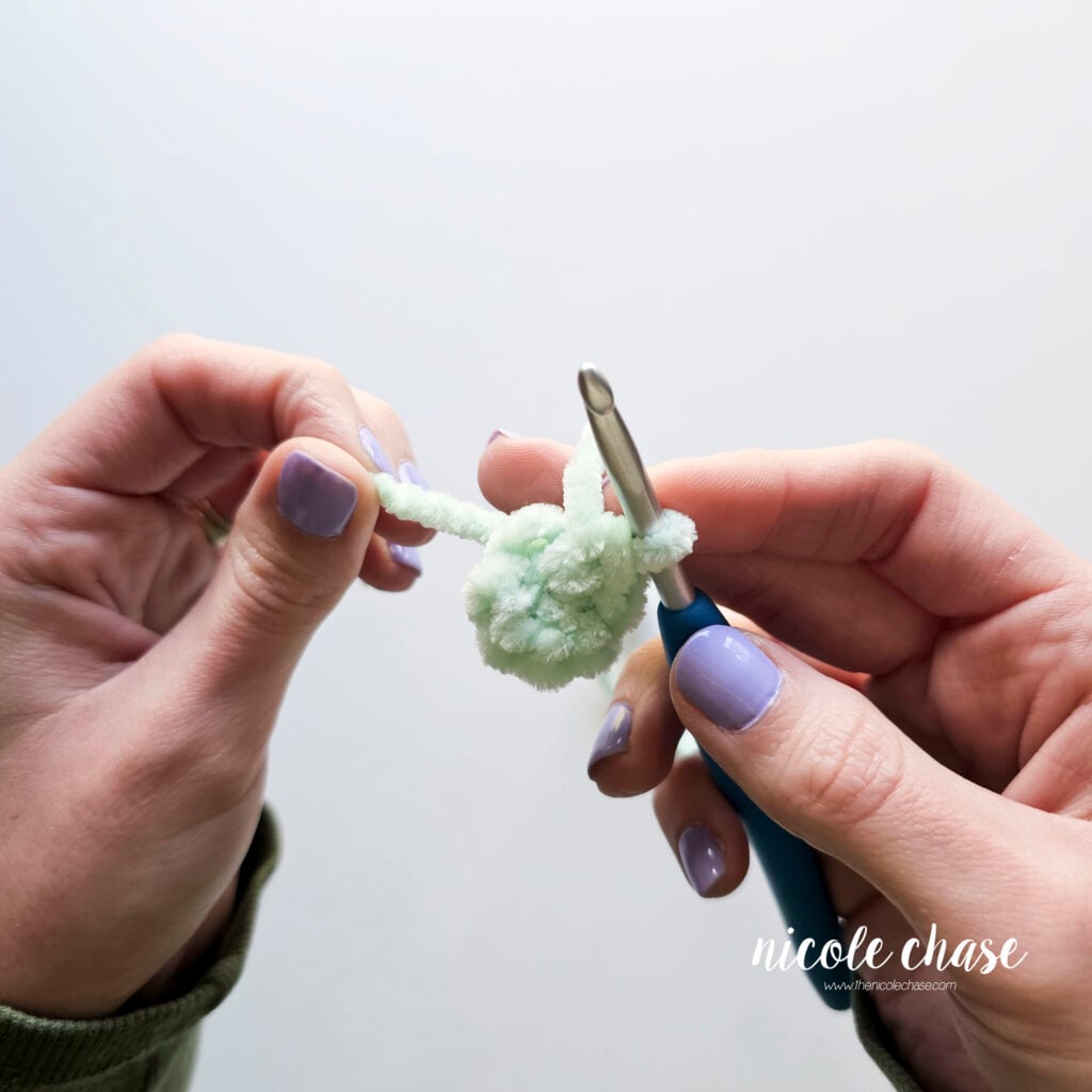 Using the yarn tail, gently pull the yarn to close any hole that remains between the round 1 stitches when using this magic ring alternative. 