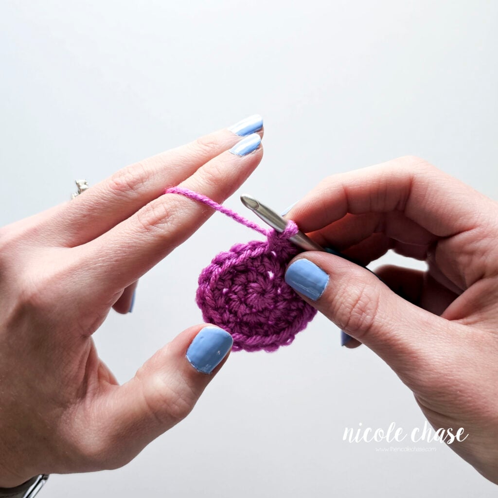 A close-up view of the middle and pointer fingers together, showing that the pointer finger is holding most of the tension. 