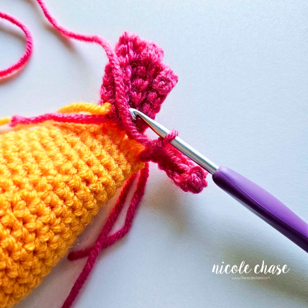 R1 with single crochet stitches of the tail fin for the crochet fish.