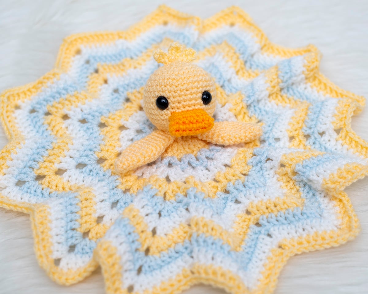 Hug Me Duck Lovey